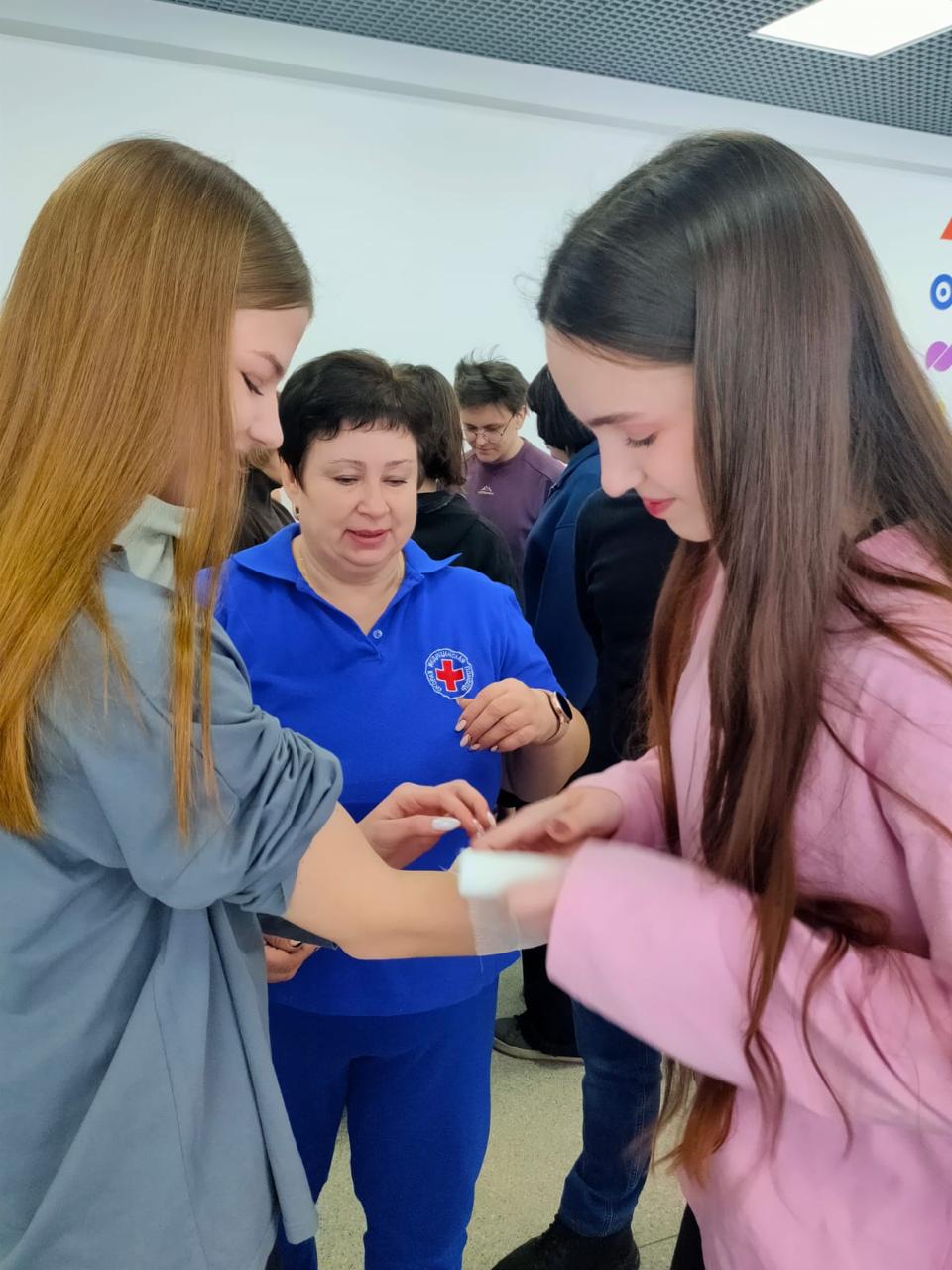 25 февраля в конференц-зале Липецкого металлургического колледжа прошло обучающее мероприятия по оказанию первой помощи