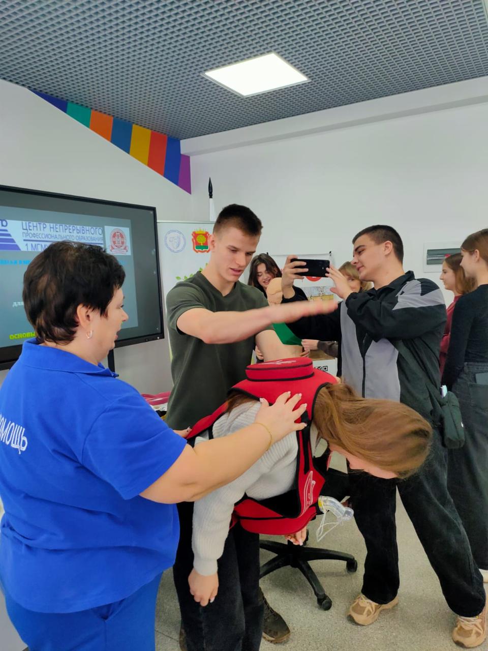 25 февраля в конференц-зале Липецкого металлургического колледжа прошло обучающее мероприятия по оказанию первой помощи