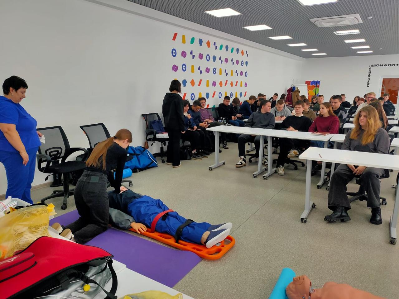 25 февраля в конференц-зале Липецкого металлургического колледжа прошло обучающее мероприятия по оказанию первой помощи