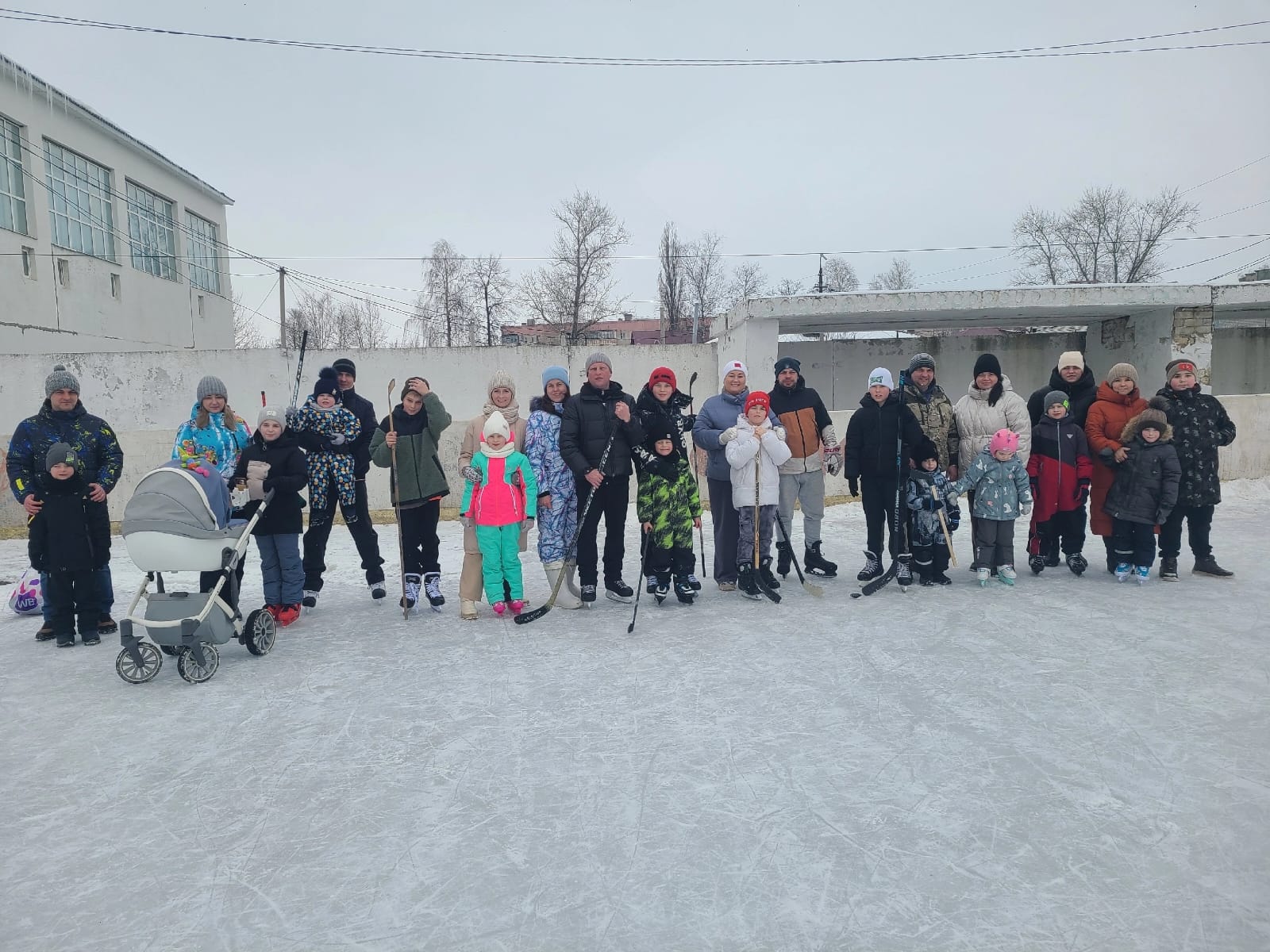 ВЕСЕННИЙ ХОККЕЙ В МАСЛЕНИЧНЫЙ ДЕНЬ