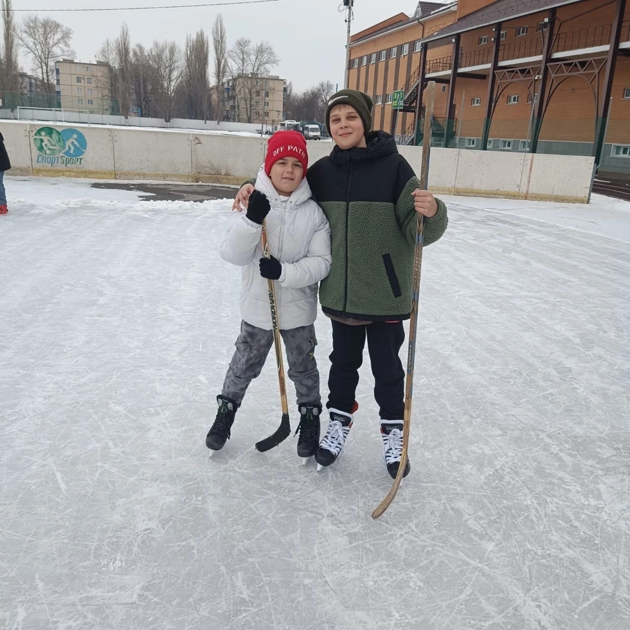ВЕСЕННИЙ ХОККЕЙ В МАСЛЕНИЧНЫЙ ДЕНЬ