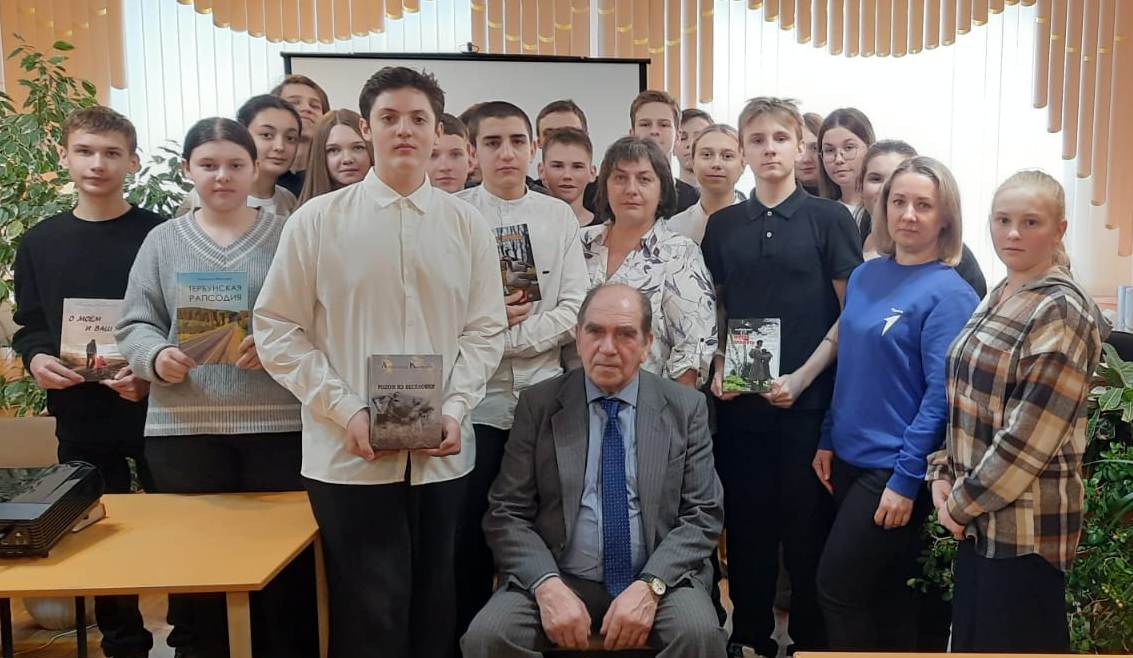 В Тербунской межпоселенческой библиотеке прошла встреча с писателем Александром Викторовичем Колесником