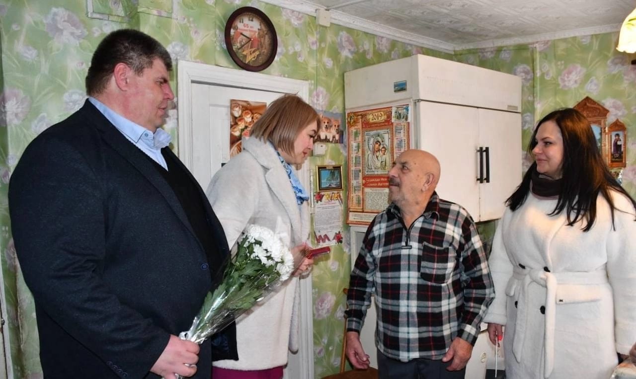 В Елецком районе вручили медали "80 лет Победы в Великой Отечественной войне 1941-1945 гг."