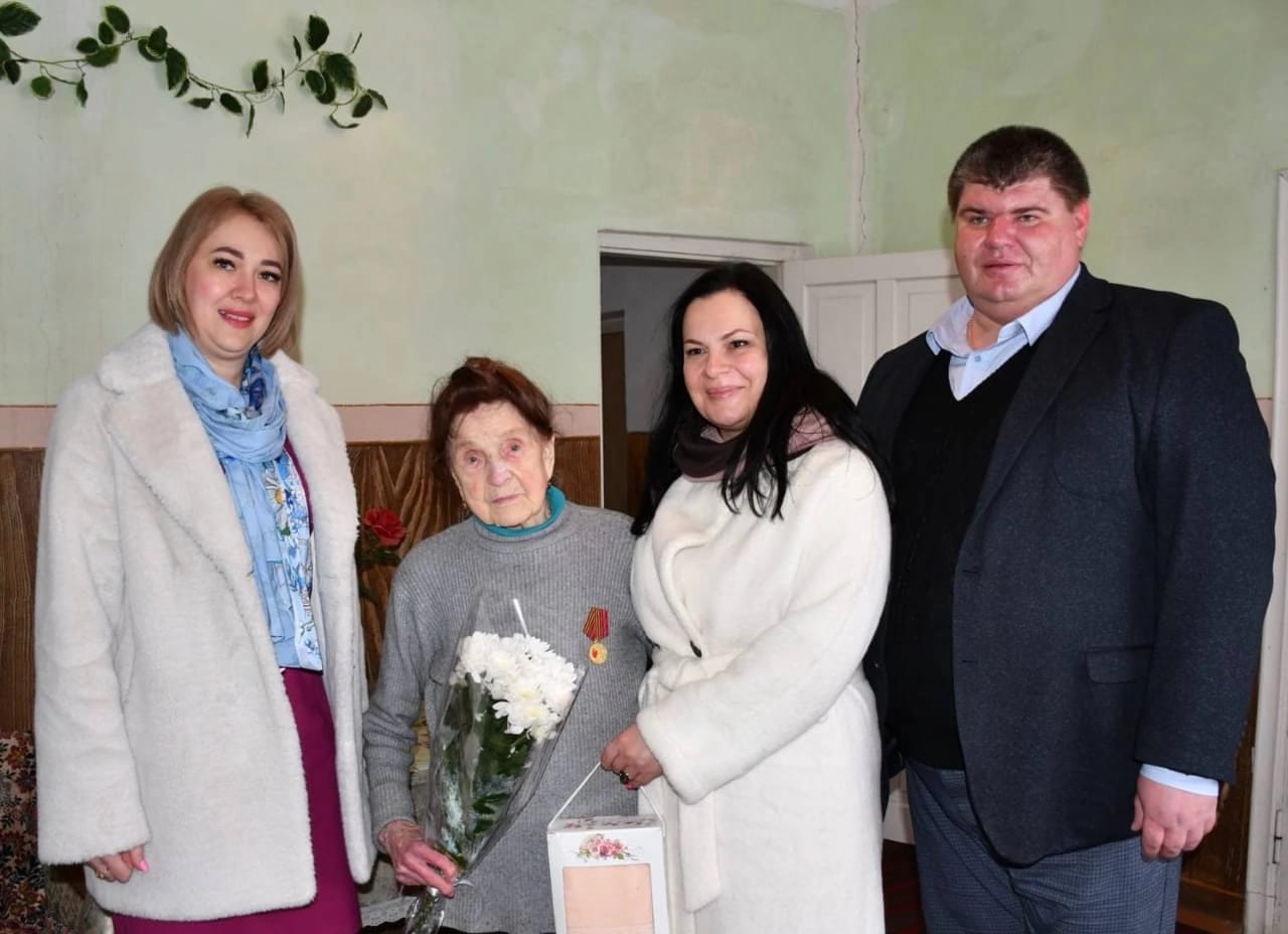 В Елецком районе вручили медали "80 лет Победы в Великой Отечественной войне 1941-1945 гг."