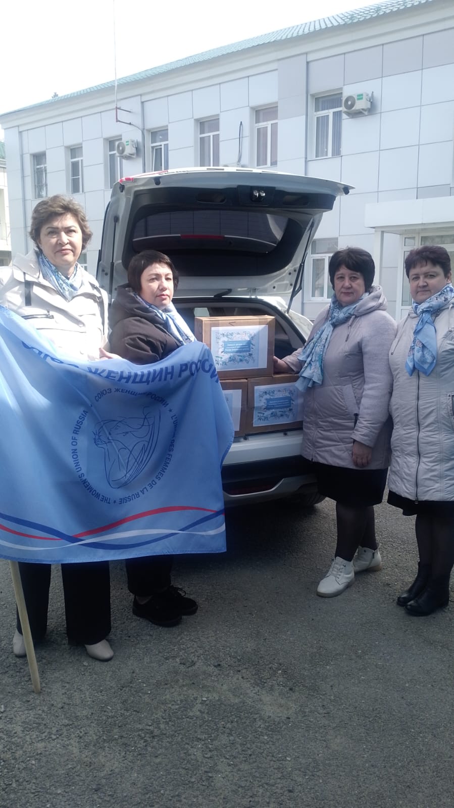 Активистки Добринского района собрали подарки к светлому празднику Пасхи для участников СВО