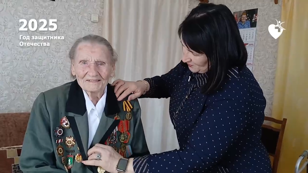 В гости к 104-летней военной медсестре Софье Голынской пришли сокольские медики
