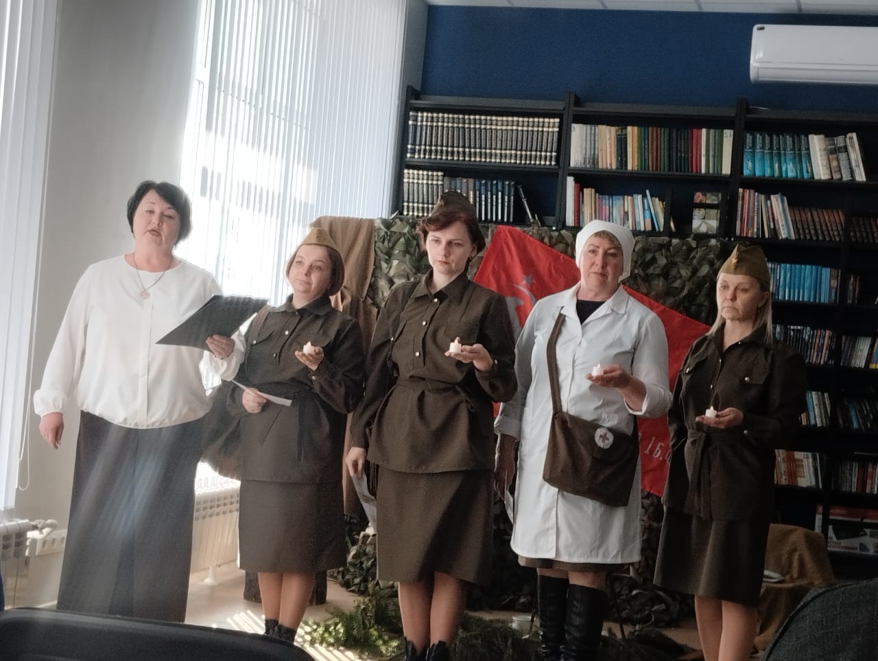 В мир приходит женщина, чтобы мир спасти