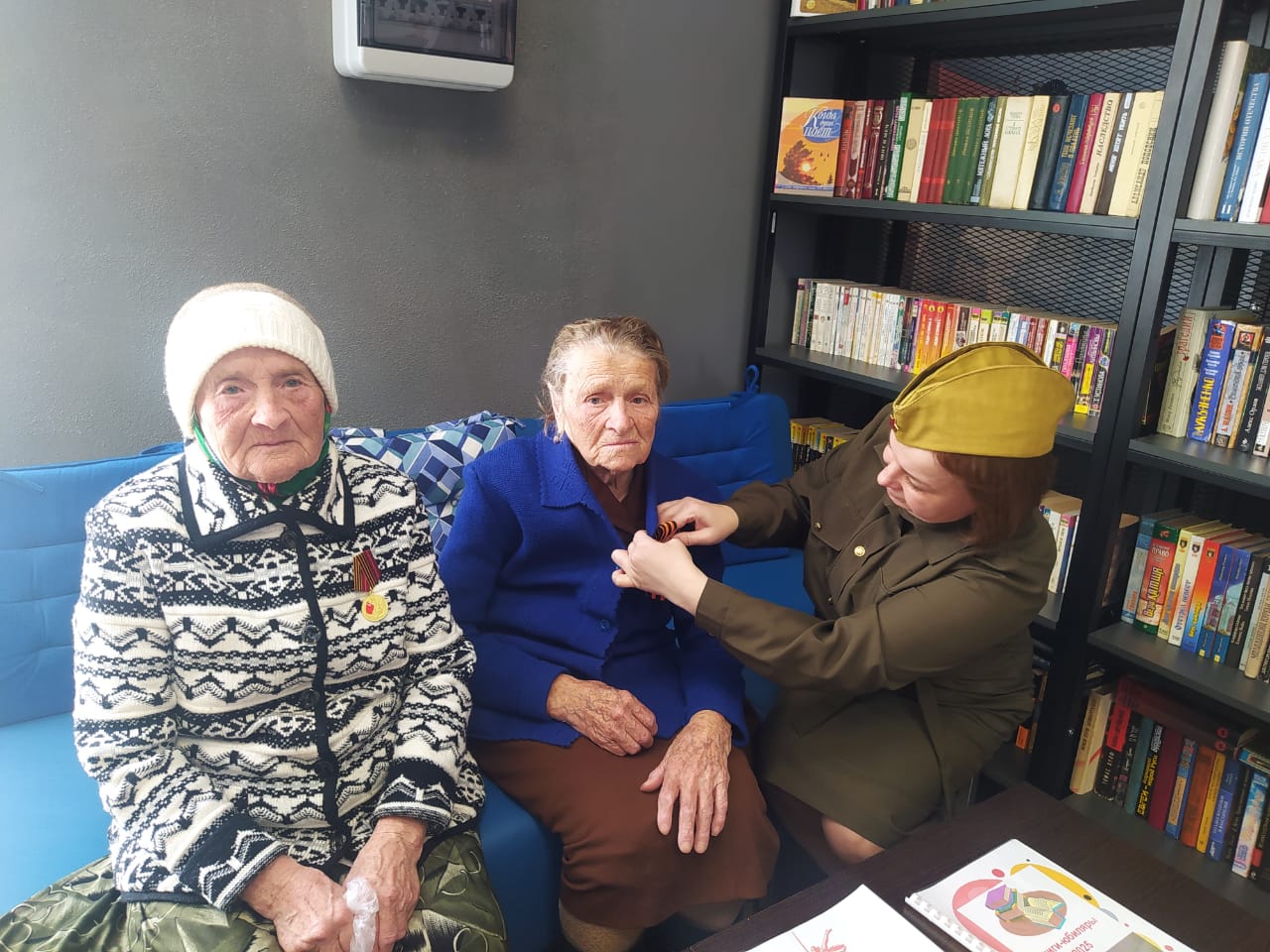 В мир приходит женщина, чтобы мир спасти