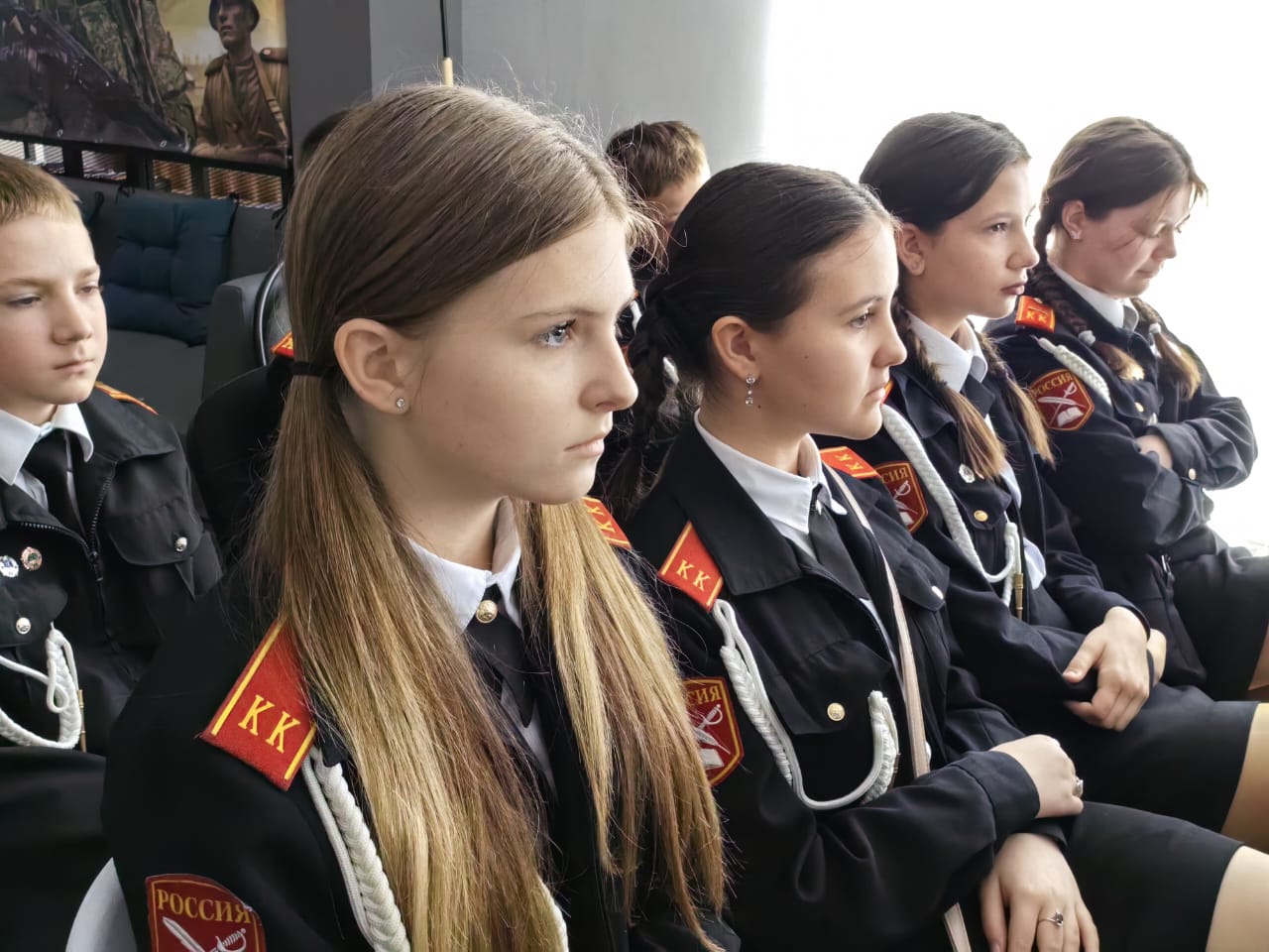 В мир приходит женщина, чтобы мир спасти