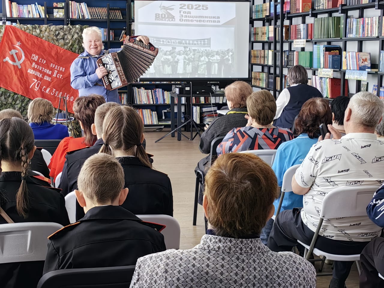 В мир приходит женщина, чтобы мир спасти