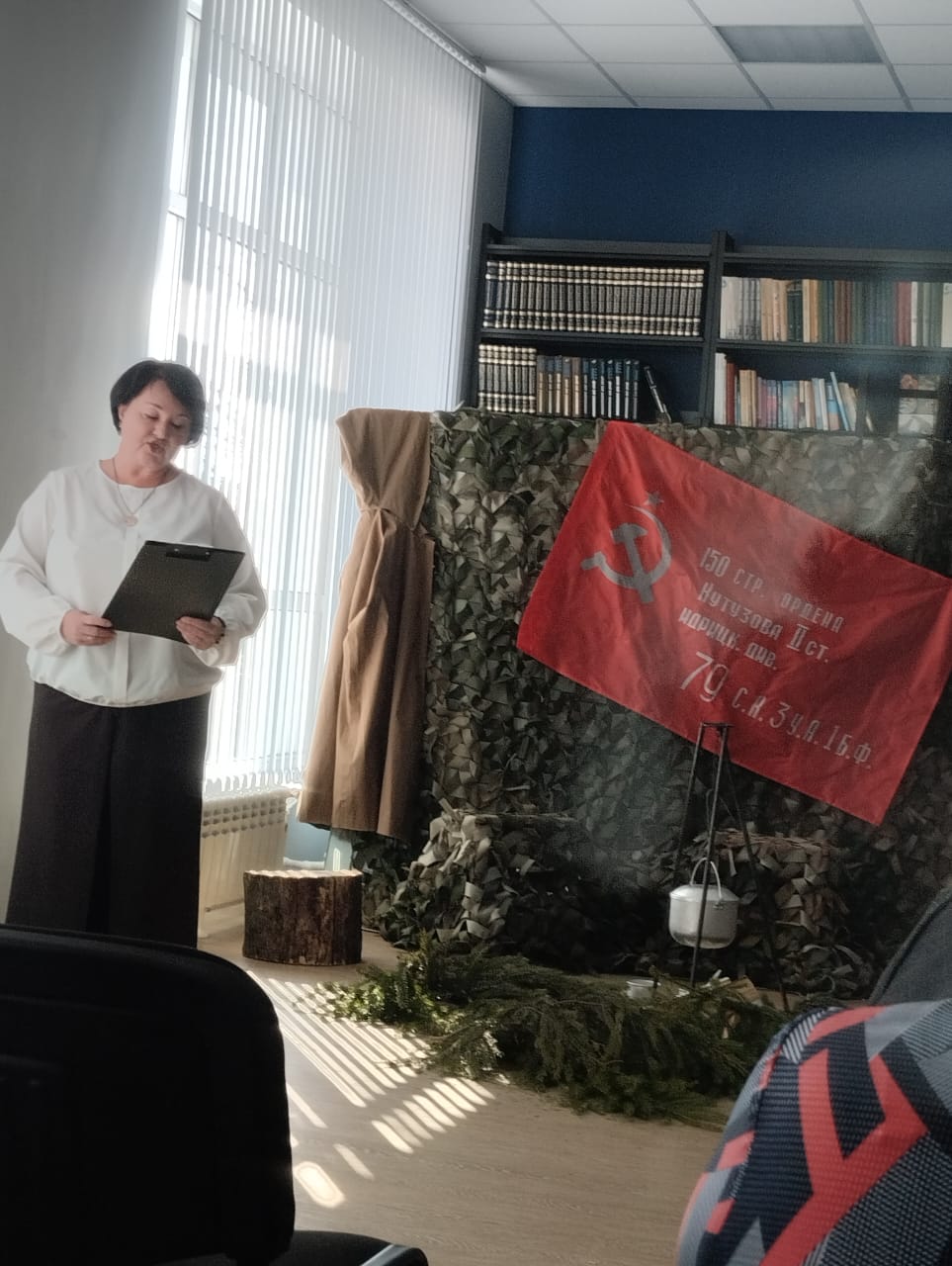 В мир приходит женщина, чтобы мир спасти