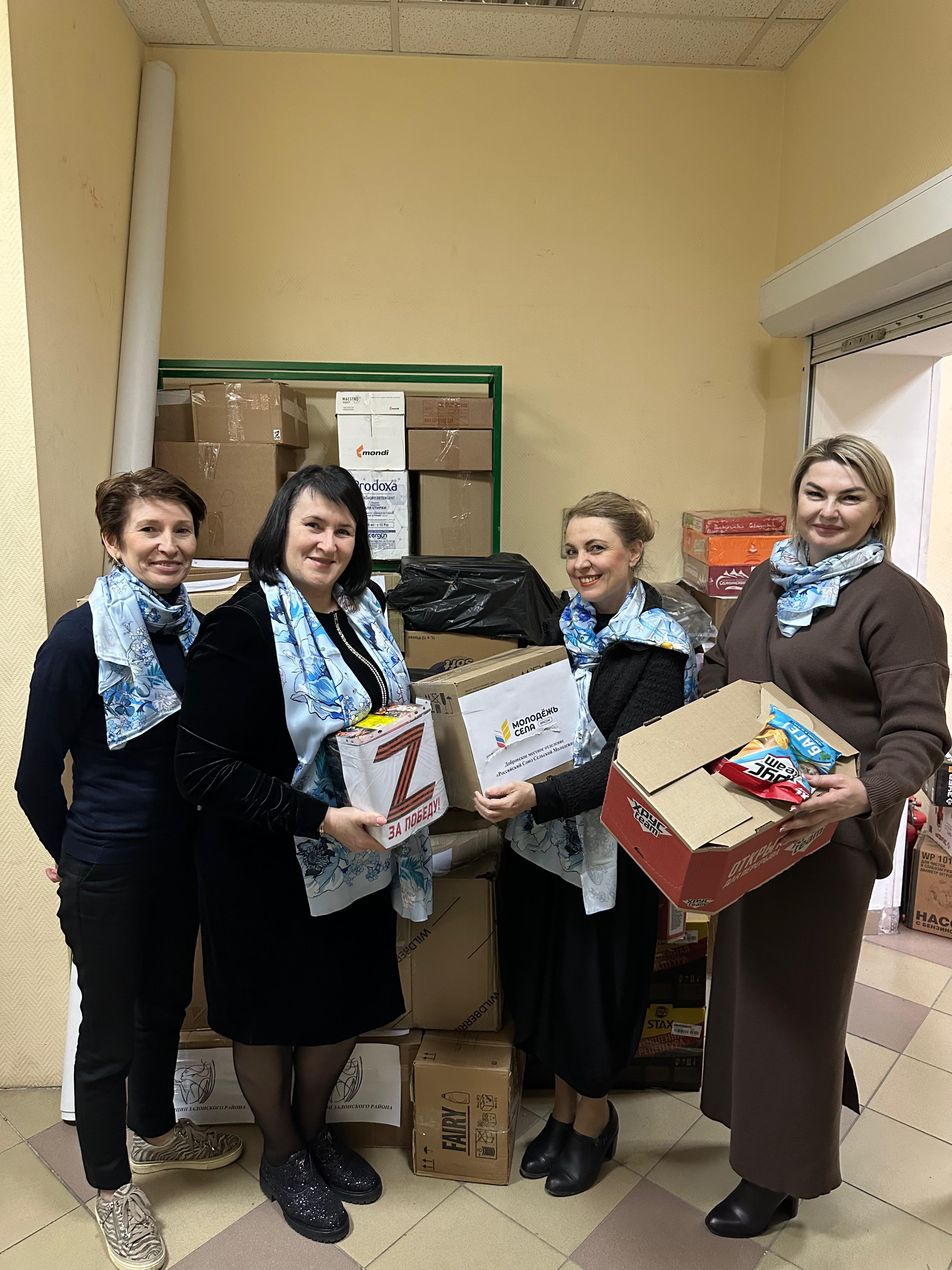 Активистки Добровской ЛООО "Союз женщин Липецкой области" собрали пасхальные подарки для участников СВО