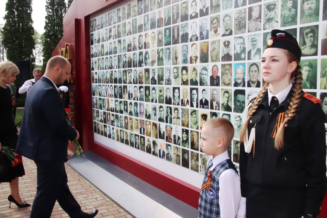25 апреля в Парке Славы с. Красное состоялось открытие памятного знака «Бессмертный полк»