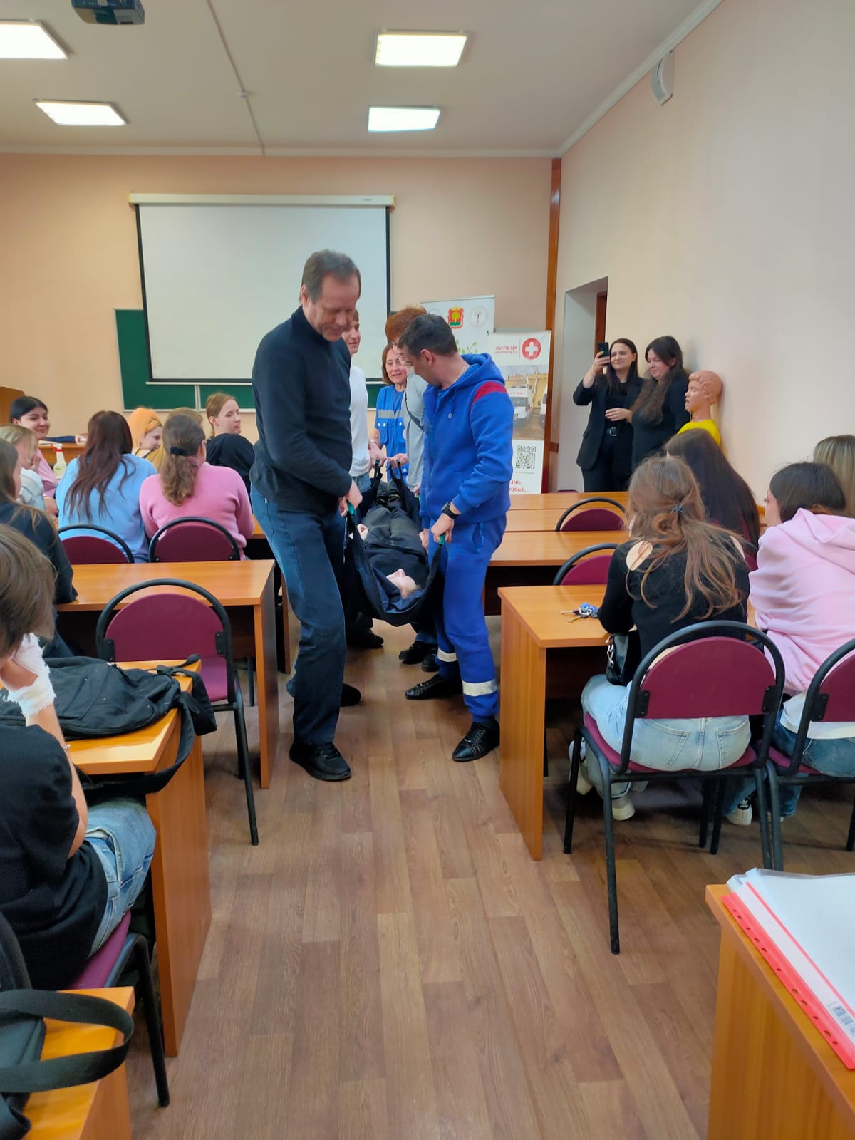 Липецкий филиал Финансового университета при Правительстве РФ 02.04.2025 г. посетили активисты ЛООО «Союз женщин Липецкой области»