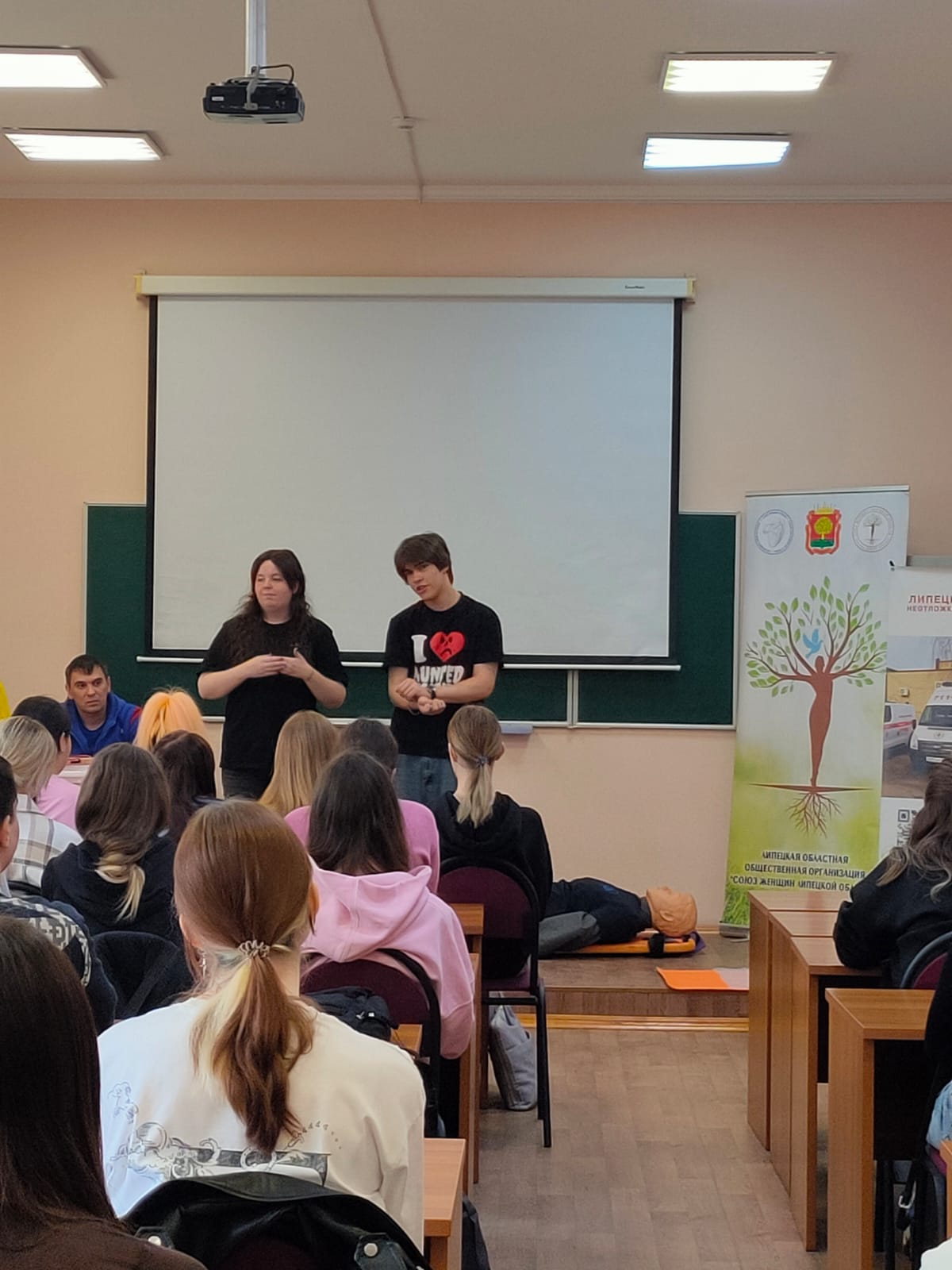 Липецкий филиал Финансового университета при Правительстве РФ 02.04.2025 г. посетили активисты ЛООО «Союз женщин Липецкой области»