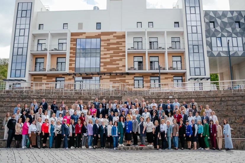 С 24 по 27 апреля 2025 года в Центре знаний «Машук» ( г. Пятигорск) состоялся первый модуль авторской образовательной программы «Директор на высоте»