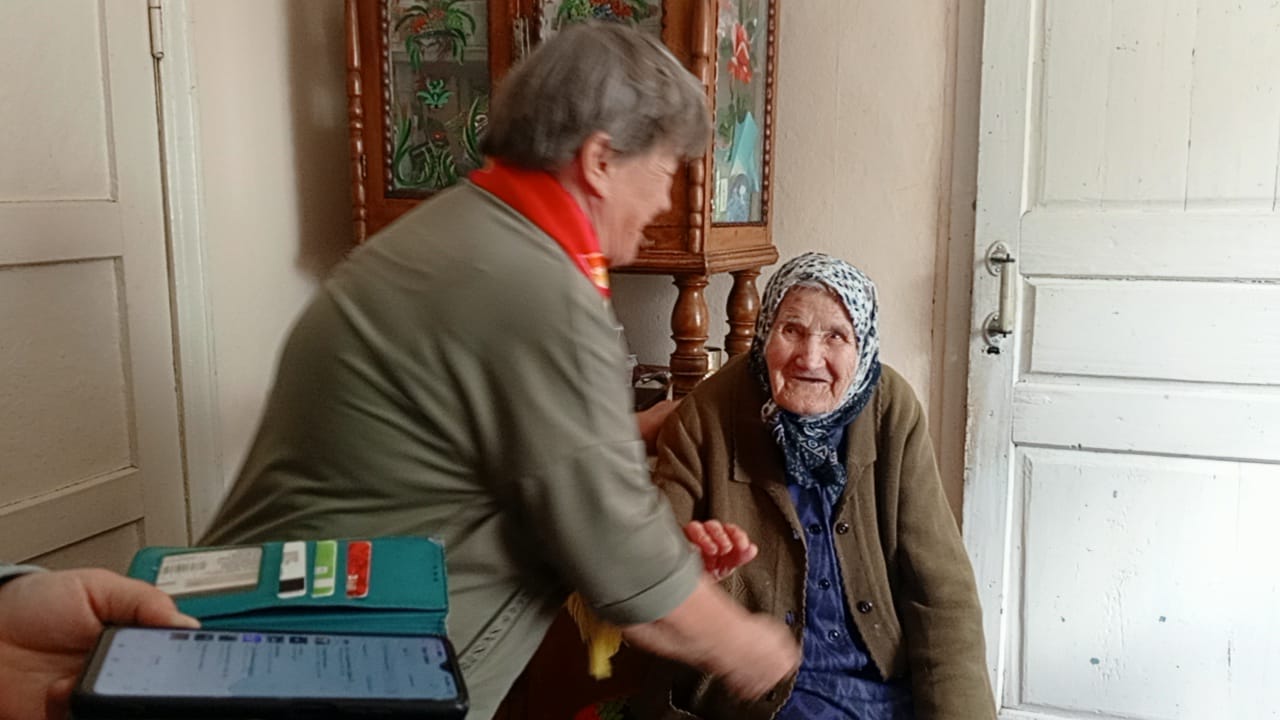 С Великим праздником, Держава!