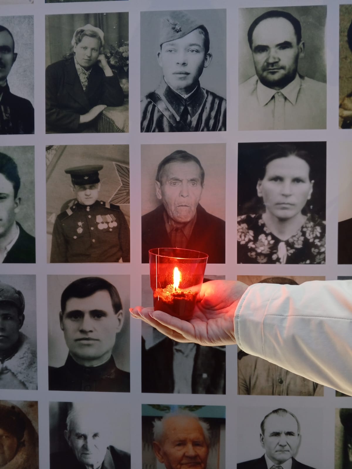 Каждый год в рамках всероссийской акции «Свеча памяти» по всей России зажигаются свечи в ночной тишине
