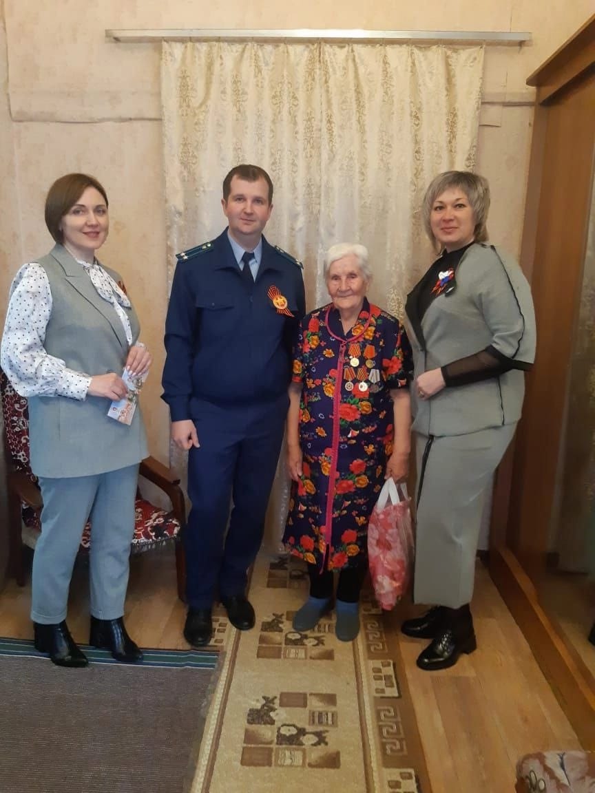 Активистки Союза Женщин России липецкого регионального отделения поздравили наших дорогих тружеников тыла