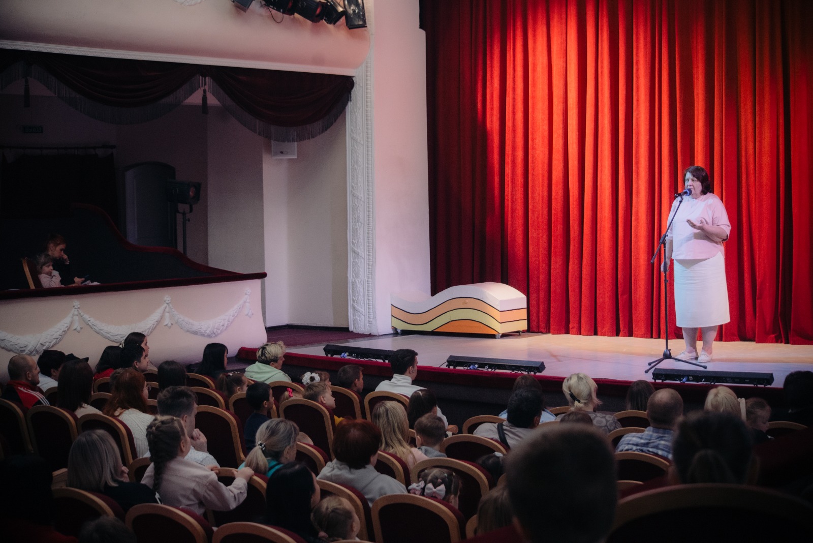 В драматическом театре"Бенефис"состоялась премьера детского спектакля"Шкатулка сказок"