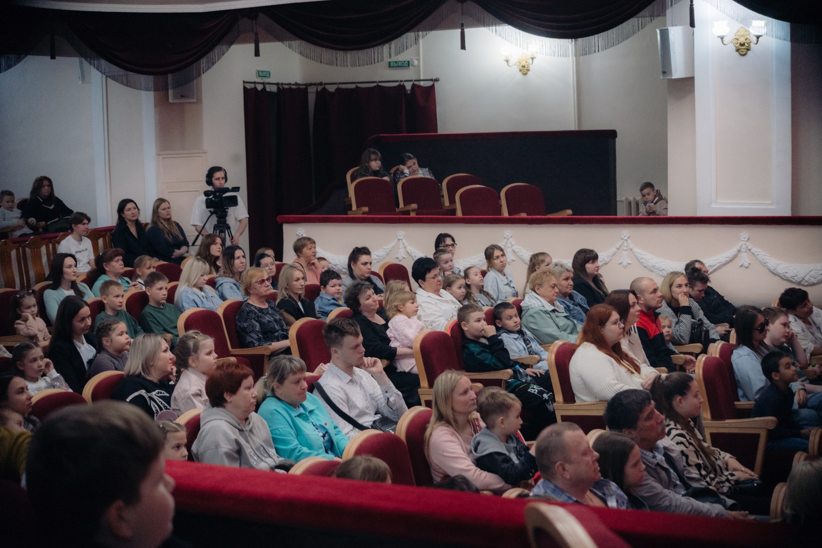 В драматическом театре"Бенефис"состоялась премьера детского спектакля"Шкатулка сказок"