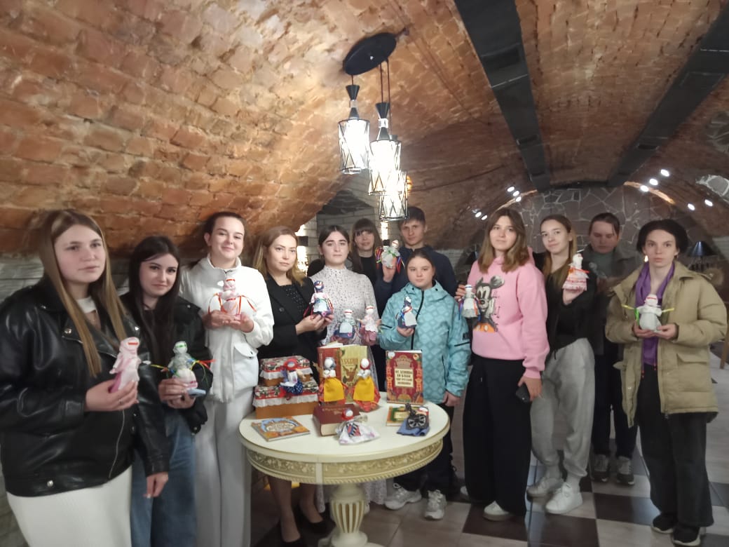 В современном обществе ощущается возрождение интереса к истории русского народа, к его культуре, традициям, обычаям