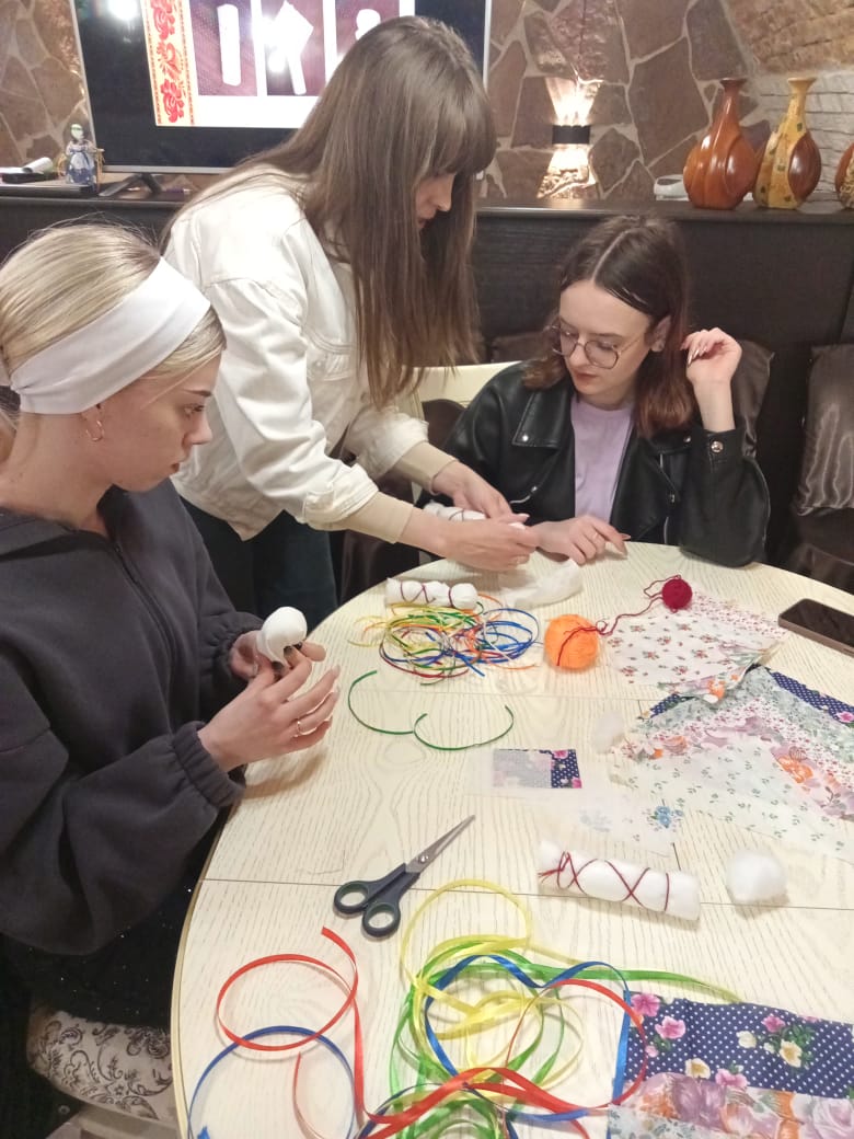 В современном обществе ощущается возрождение интереса к истории русского народа, к его культуре, традициям, обычаям