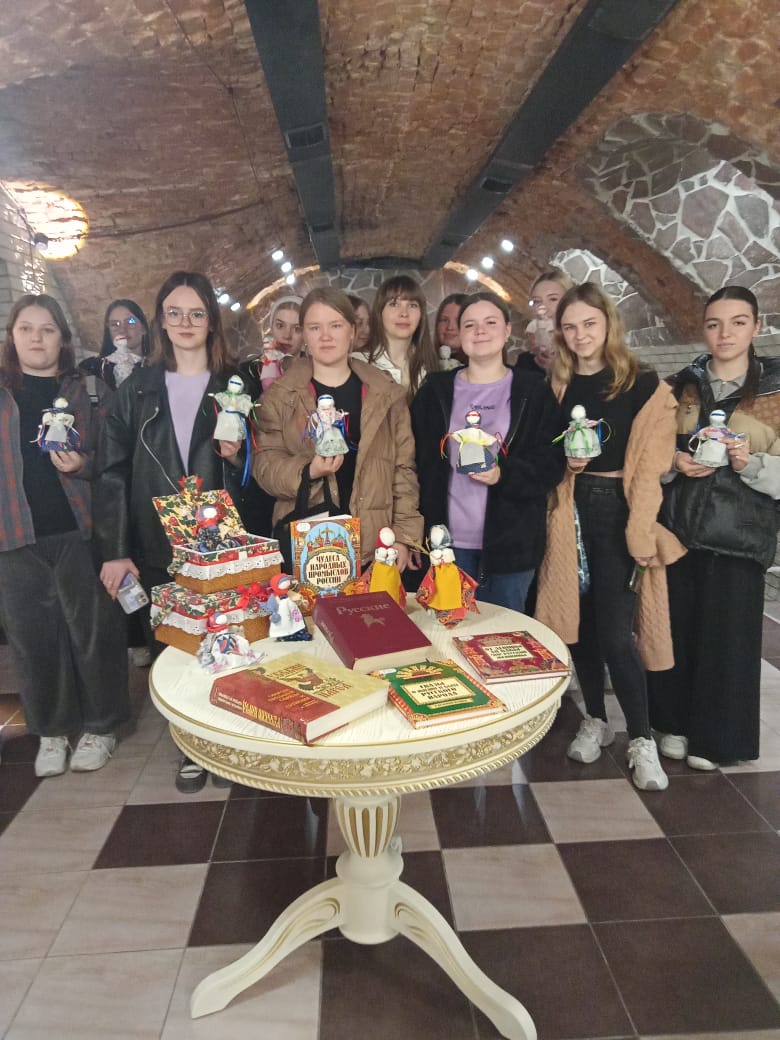 В современном обществе ощущается возрождение интереса к истории русского народа, к его культуре, традициям, обычаям