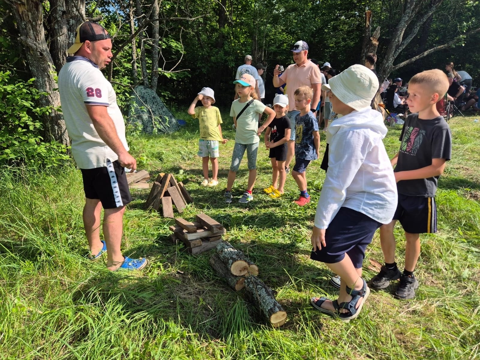 В Данковском районе прошел туристический поход по знакомым тропинкам Стрелецкого леса