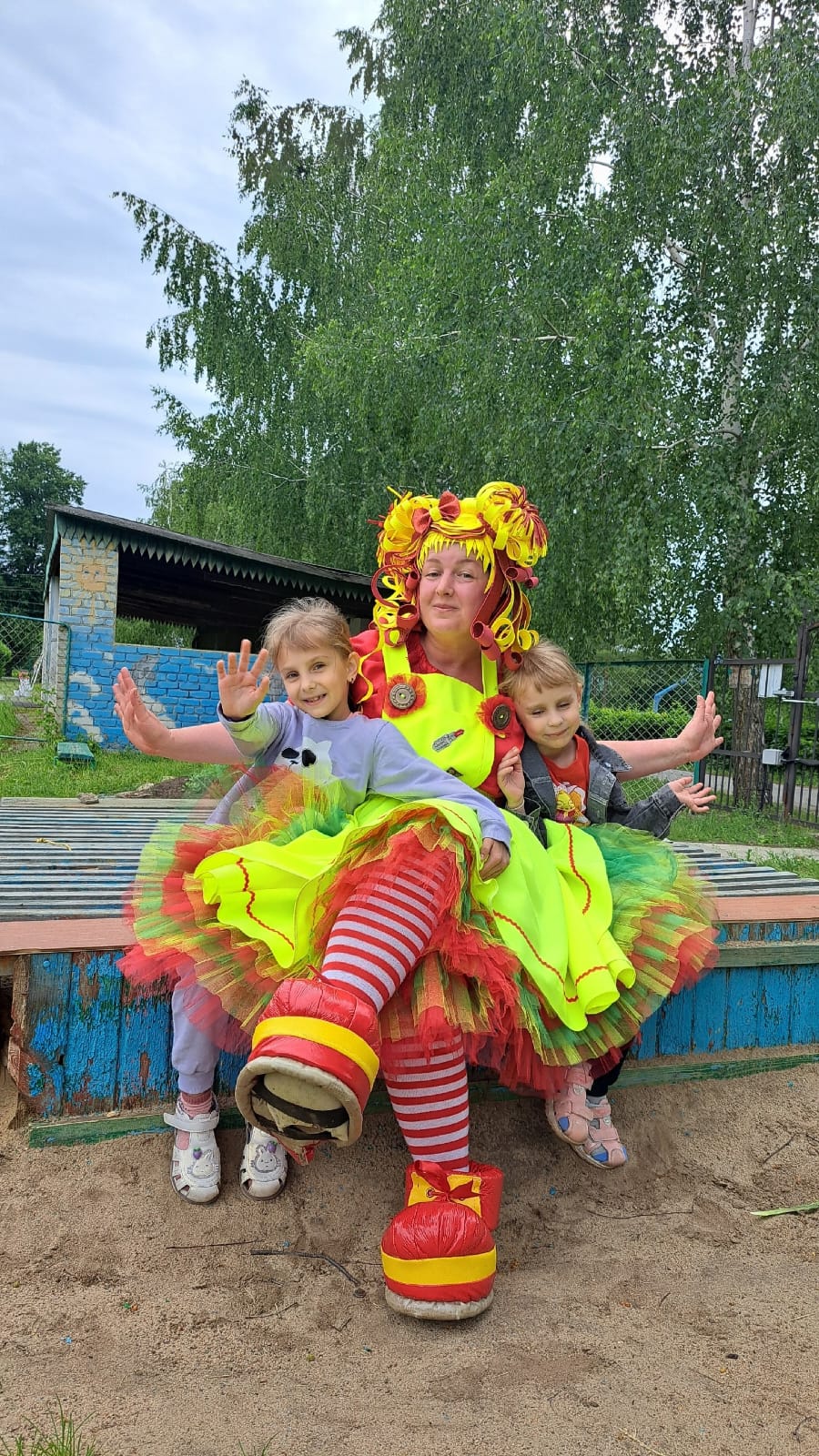 В КРУГУ ДРУЗЕЙ ВСЕГДА ВЕСЕЛЕЙ!