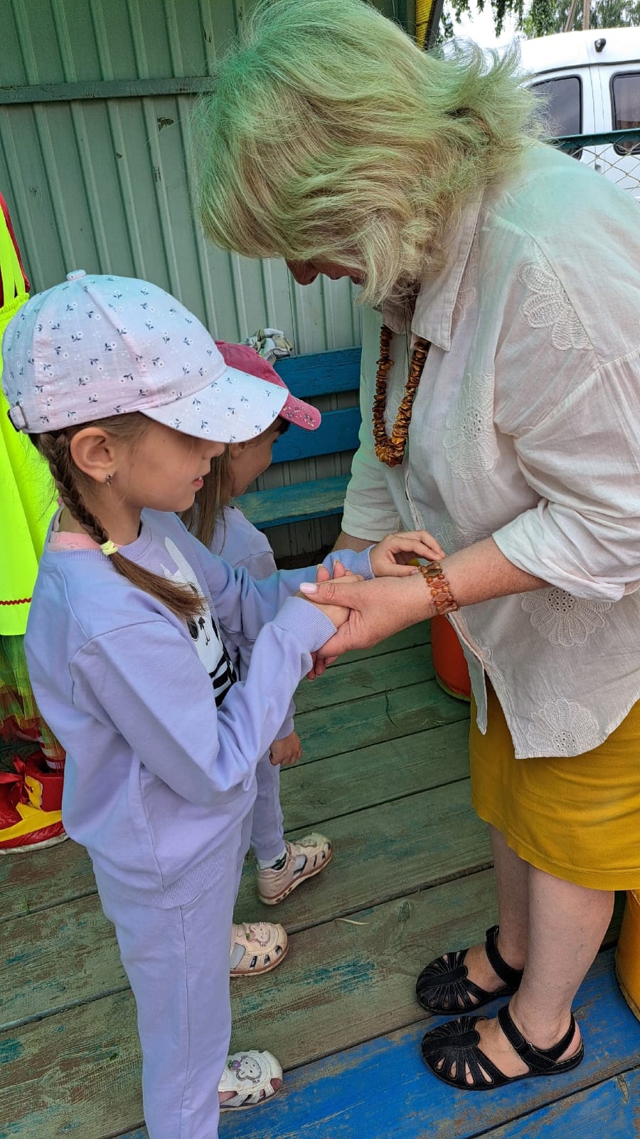 В КРУГУ ДРУЗЕЙ ВСЕГДА ВЕСЕЛЕЙ!