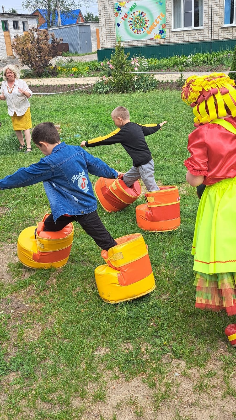 В КРУГУ ДРУЗЕЙ ВСЕГДА ВЕСЕЛЕЙ!