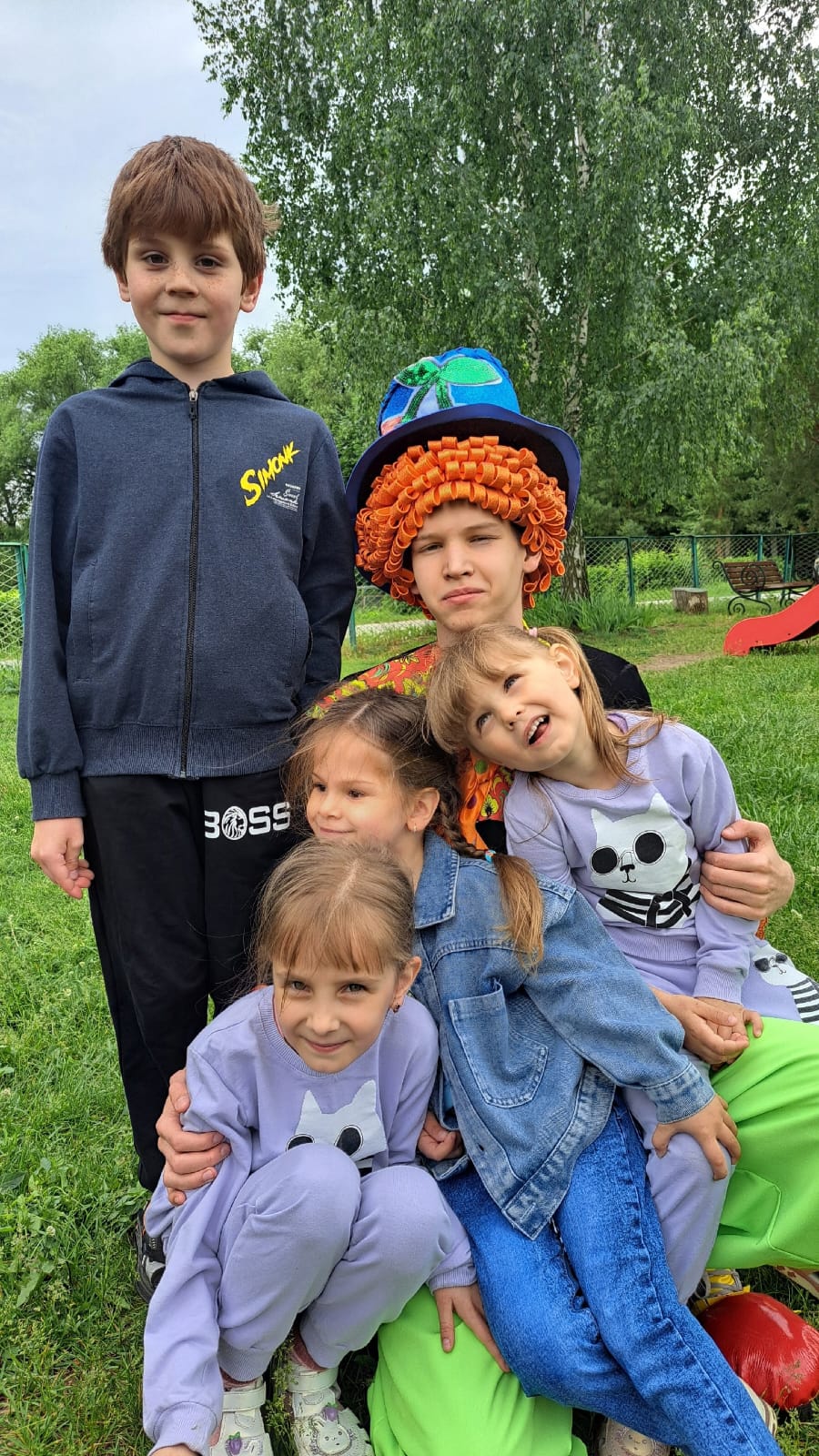 В КРУГУ ДРУЗЕЙ ВСЕГДА ВЕСЕЛЕЙ!