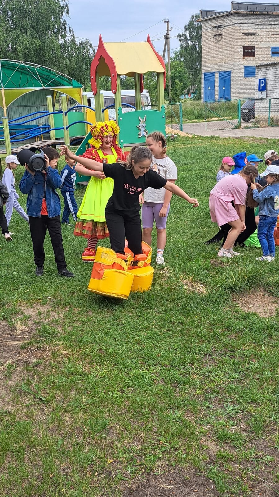 В КРУГУ ДРУЗЕЙ ВСЕГДА ВЕСЕЛЕЙ!