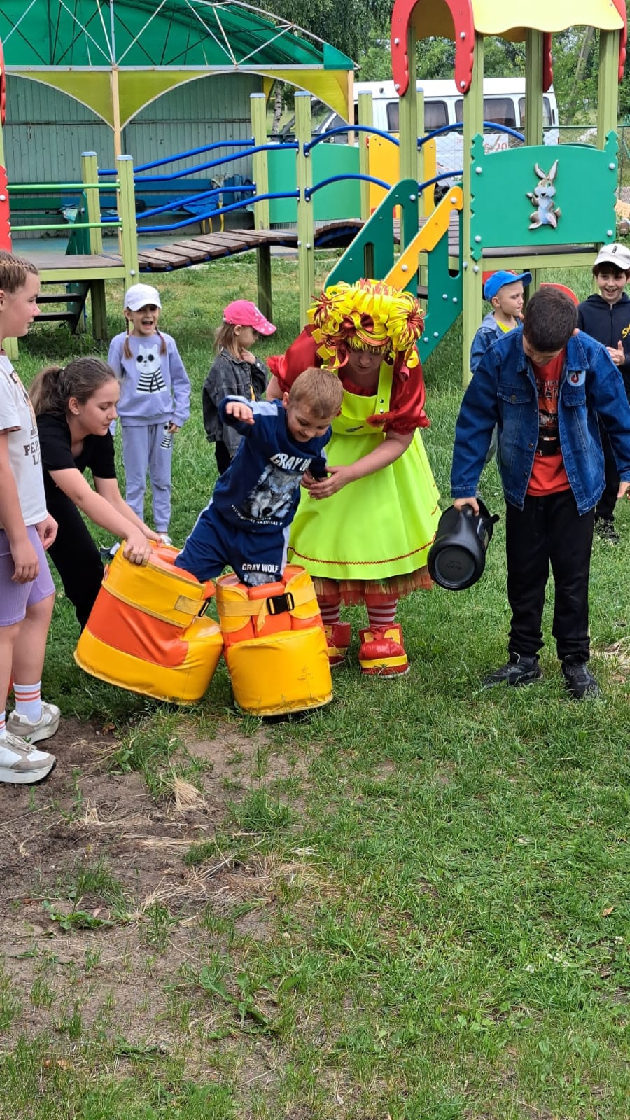 В КРУГУ ДРУЗЕЙ ВСЕГДА ВЕСЕЛЕЙ!