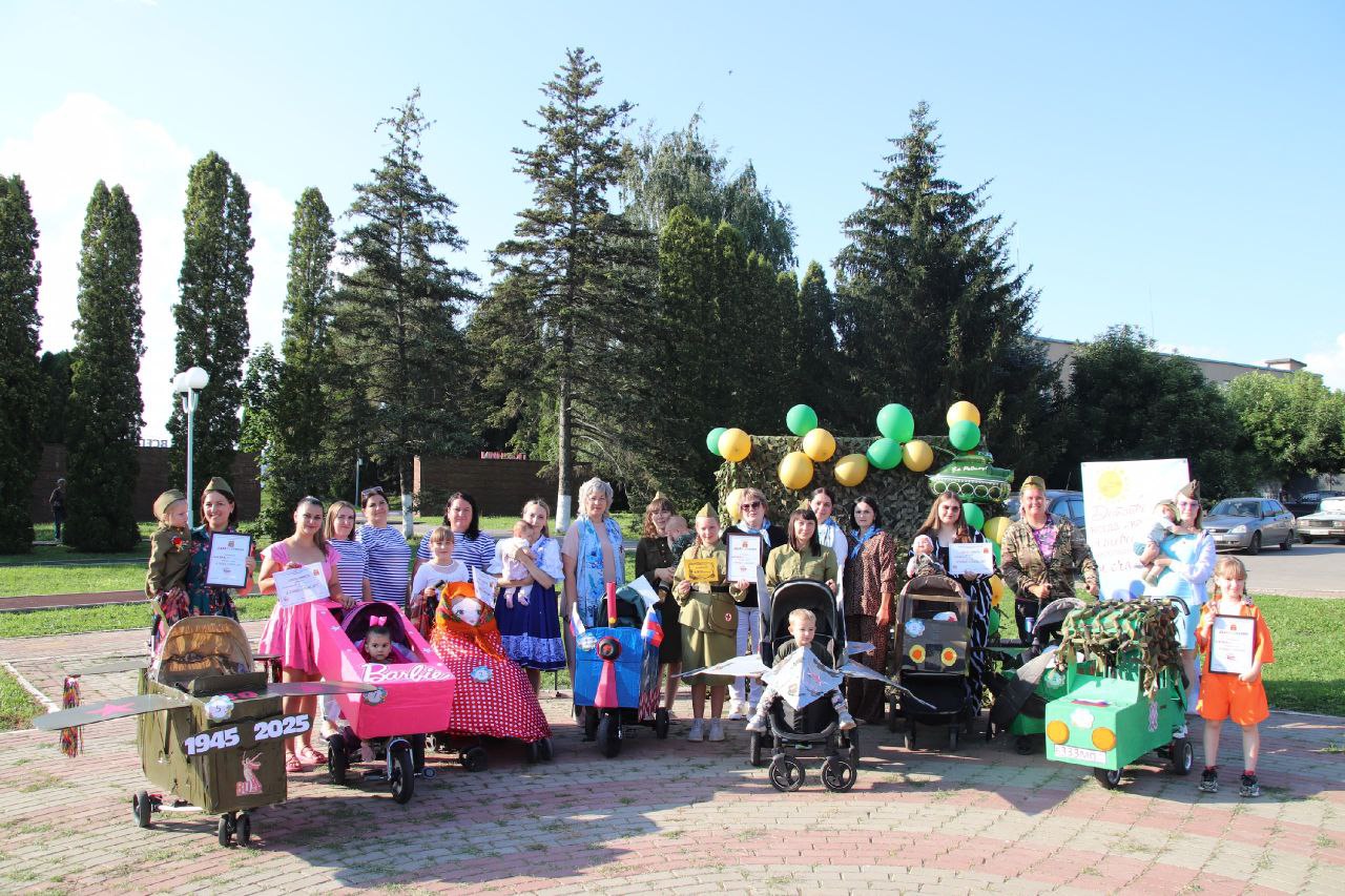 В Краснинском районе прошел "Парад колясок"