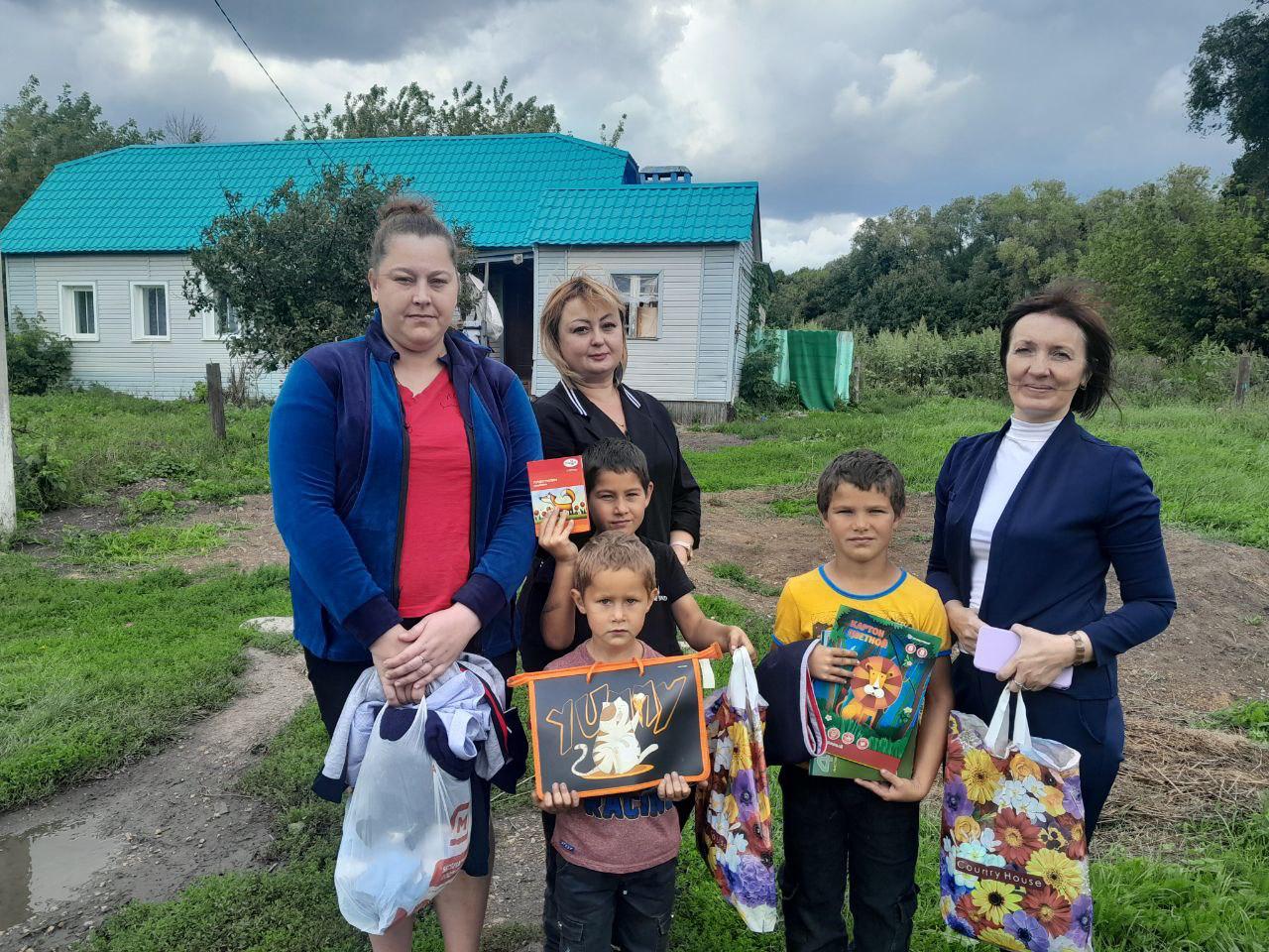 В Краснинском районе прошла акция "Соберём ребёнка в школу"