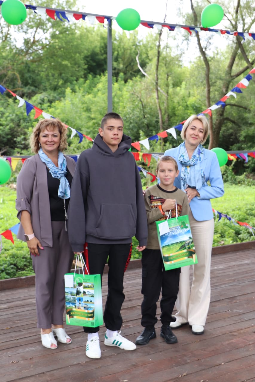 Союз женщин России Липецкого регионального отделения Елецкого района стал одним из инициаторов проведения детского праздника, приуроченного ко Дню знаний