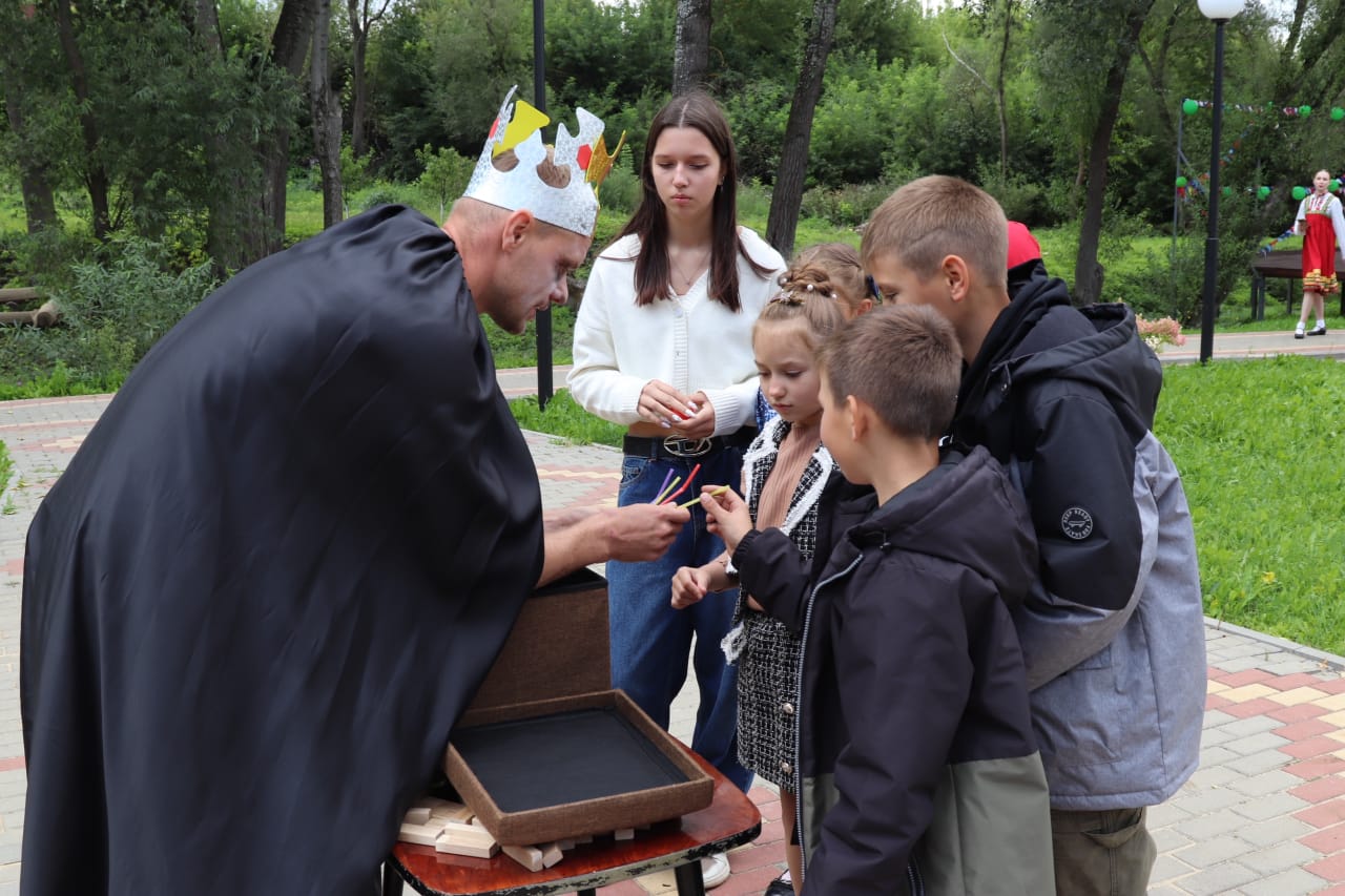 Союз женщин России Липецкого регионального отделения Елецкого района стал одним из инициаторов проведения детского праздника, приуроченного ко Дню знаний