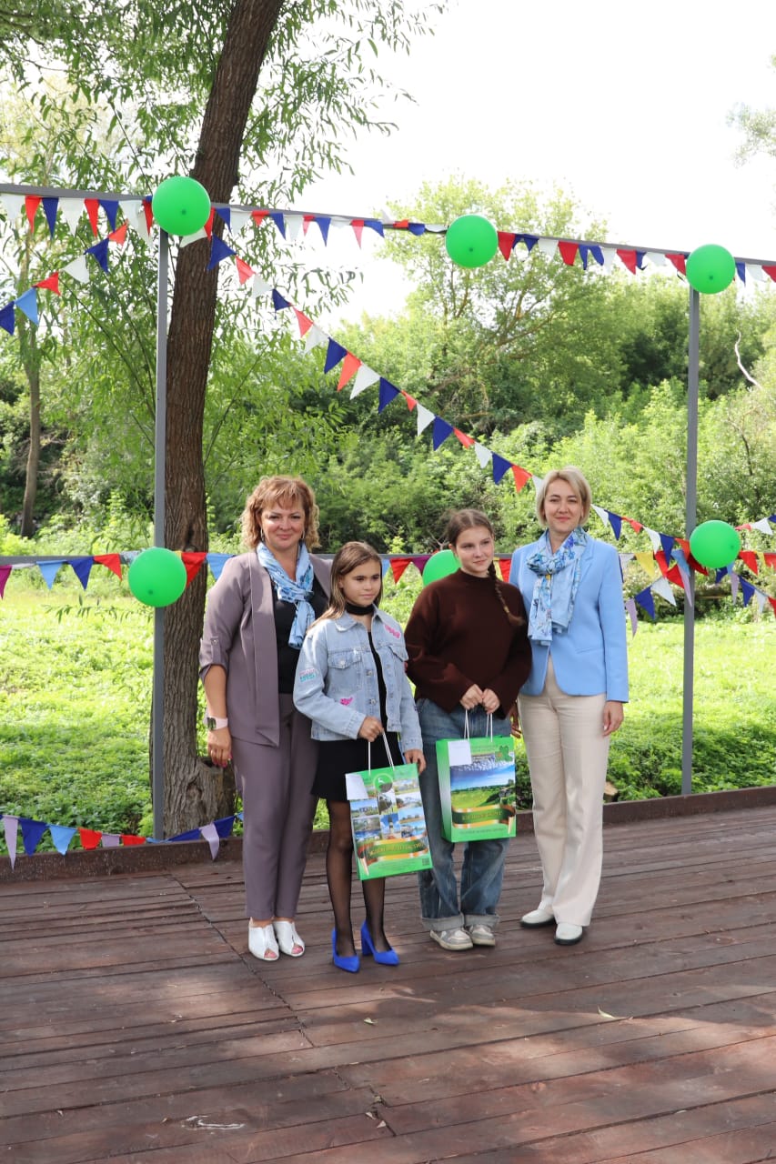 Союз женщин России Липецкого регионального отделения Елецкого района стал одним из инициаторов проведения детского праздника, приуроченного ко Дню знаний