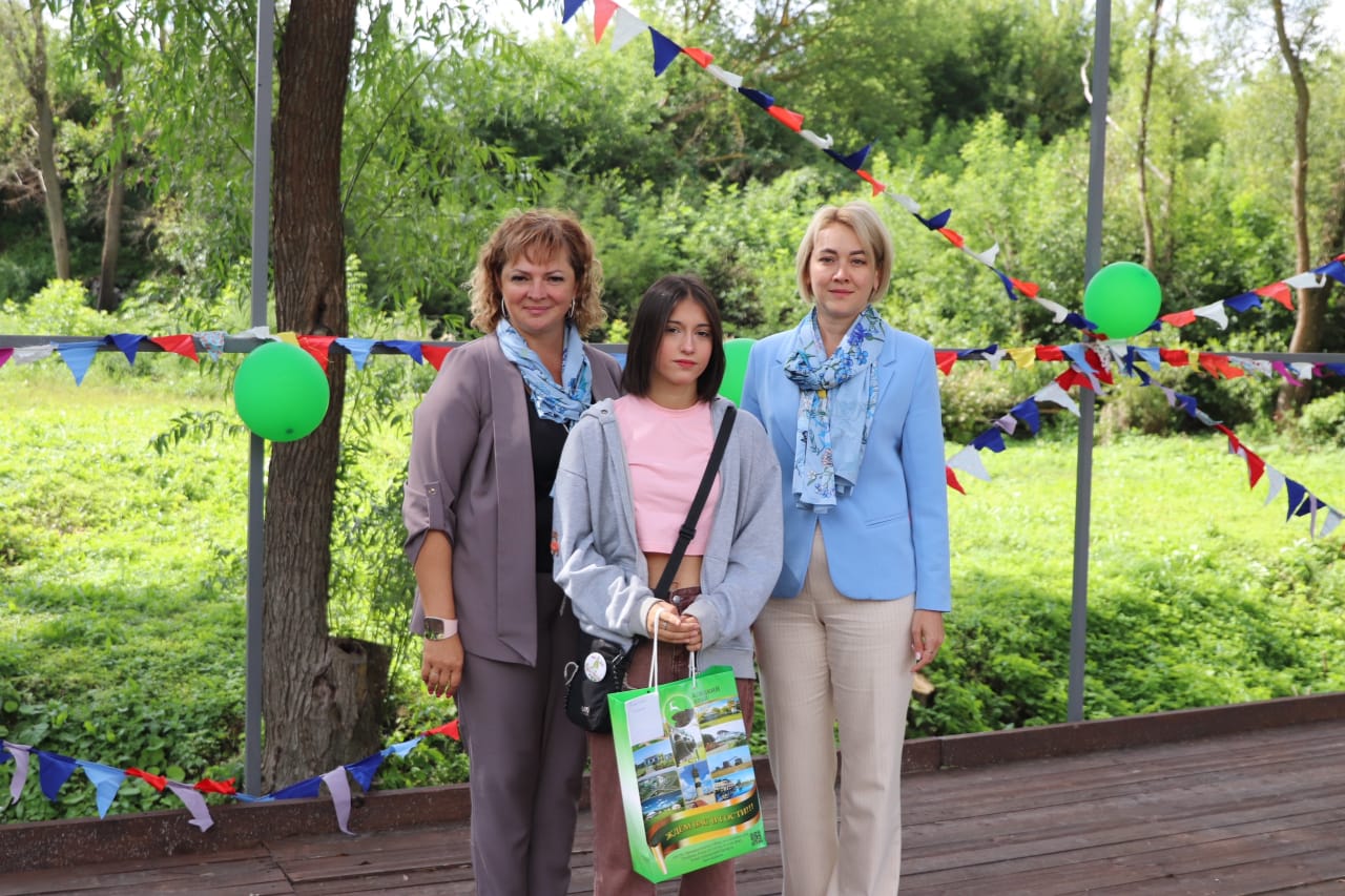 Союз женщин России Липецкого регионального отделения Елецкого района стал одним из инициаторов проведения детского праздника, приуроченного ко Дню знаний