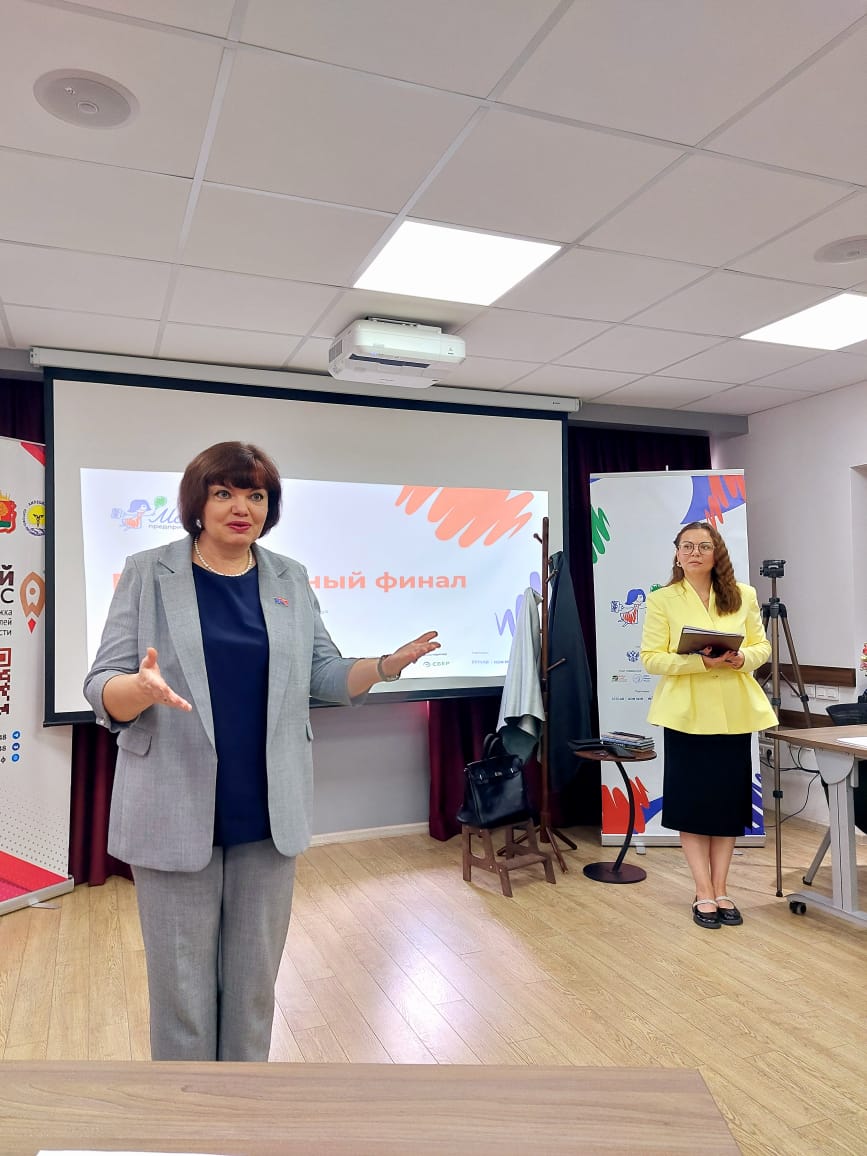Лариса Кудаева поздравила финалисток программы «Мама-предприниматель» и пожелала успехов
