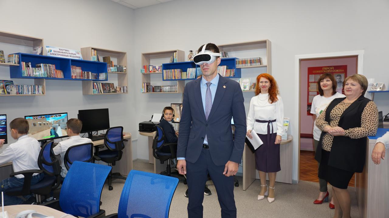 На базе Добринской центральной детской библиотеки произошло открытие библиотеки для юных книголюбов