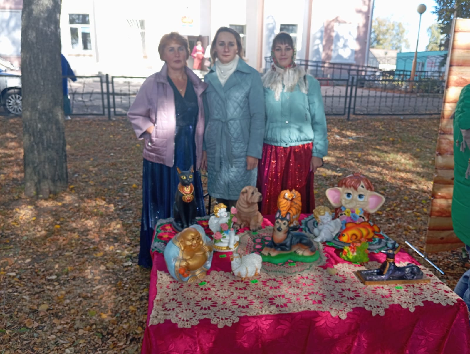 Активистки женсоветов Воловского округа приняли участие в организации и проведении Осенней ярмарки ко Дню пожилого человека