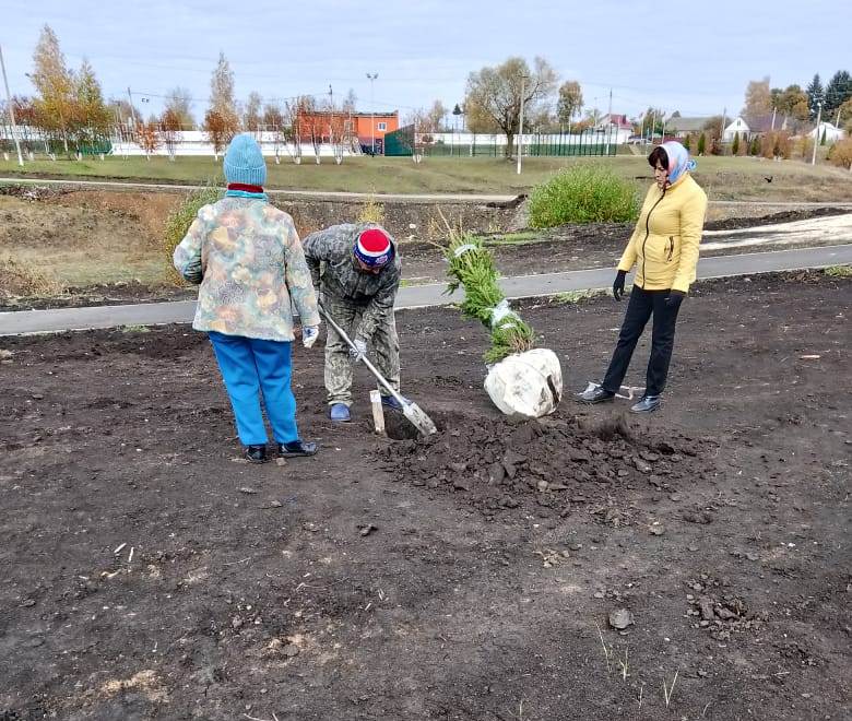 В Тербунах прошел очередной субботник
