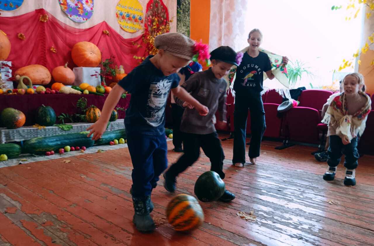 "Барыня Тыква" – веселое детское мероприятие, которое прошло в доме культуры села Яблоново Краснинского района
