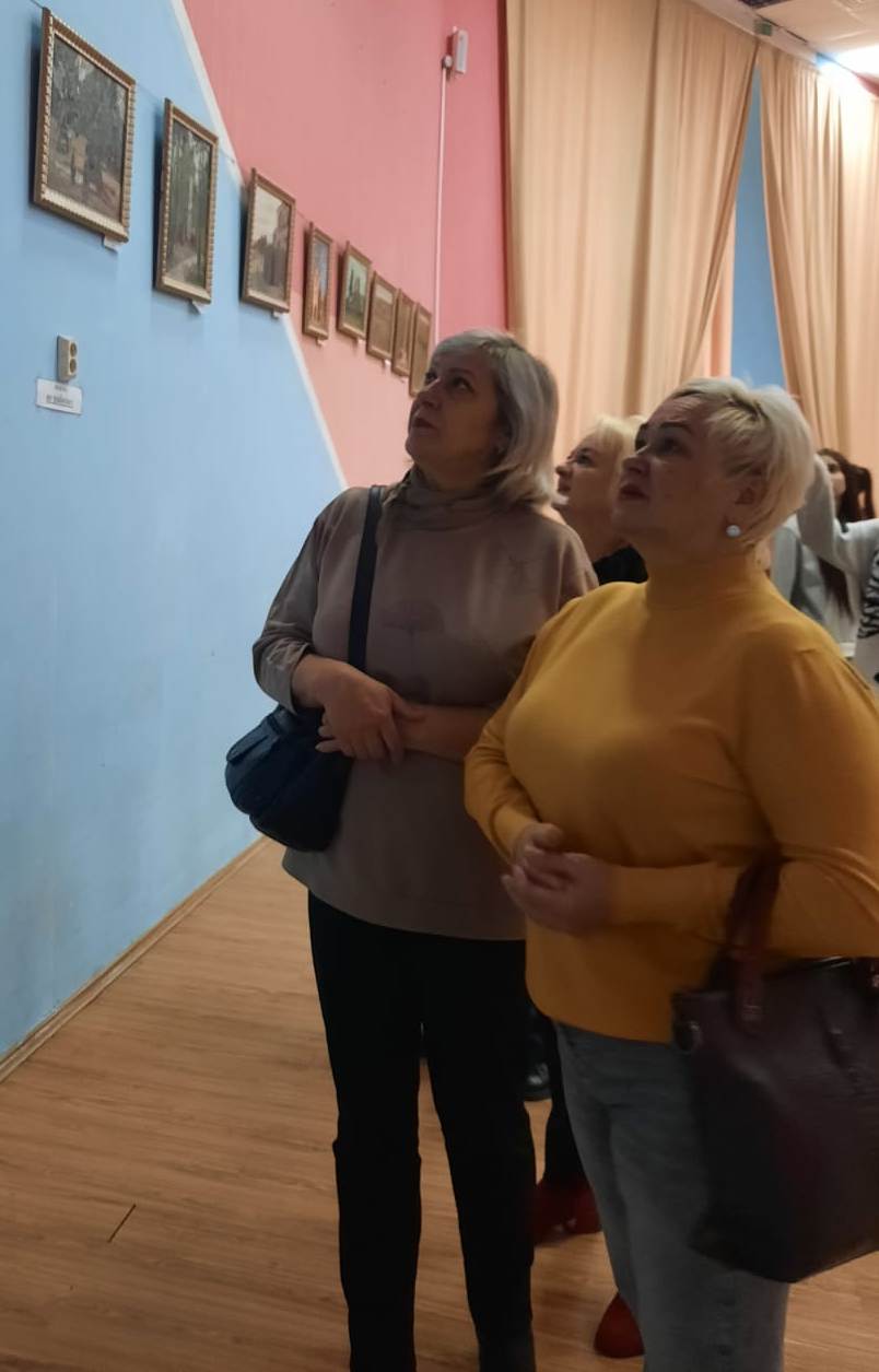 «Отечество в сердце художника»: выставка в Тербунах объединила творчество и память о Победе