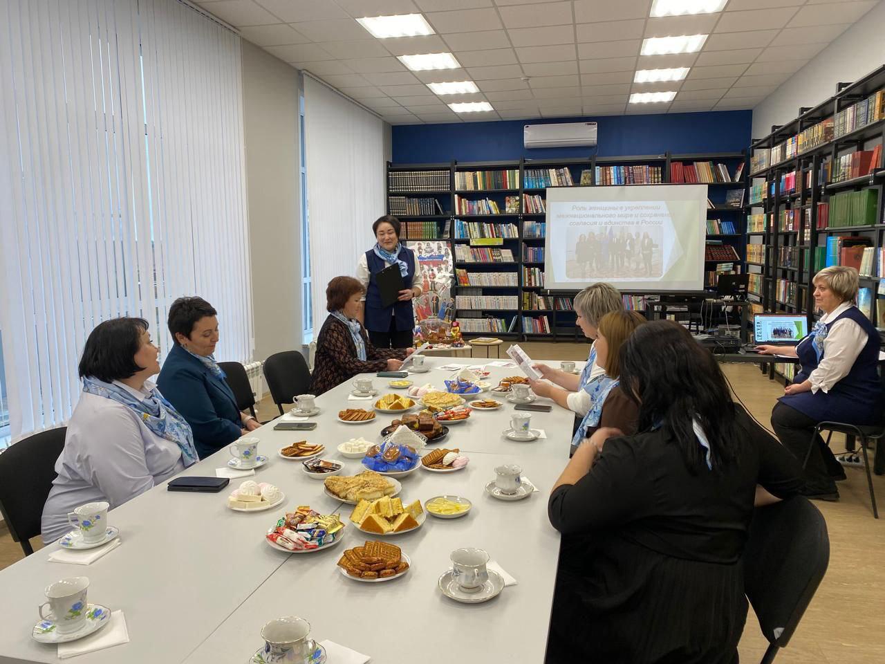 4 ноября в библиотеке села Красное состоялось заседание союза женщин России Липецкого регионального отделения