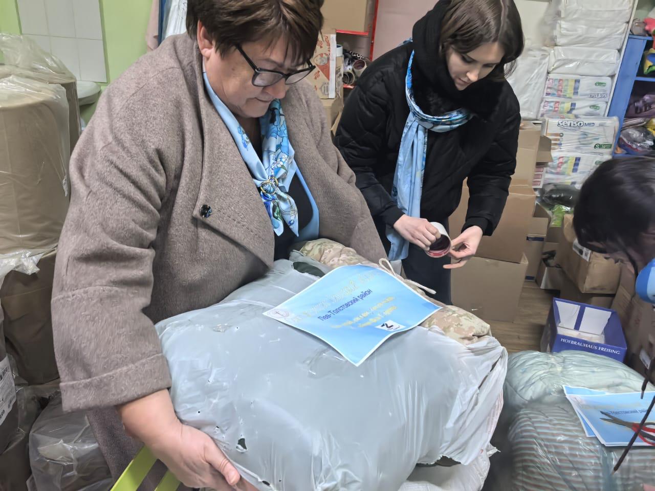 Активистки Союза женщин России Лев-Толстовского района поддержали акцию по сбору помощи участникам СВО