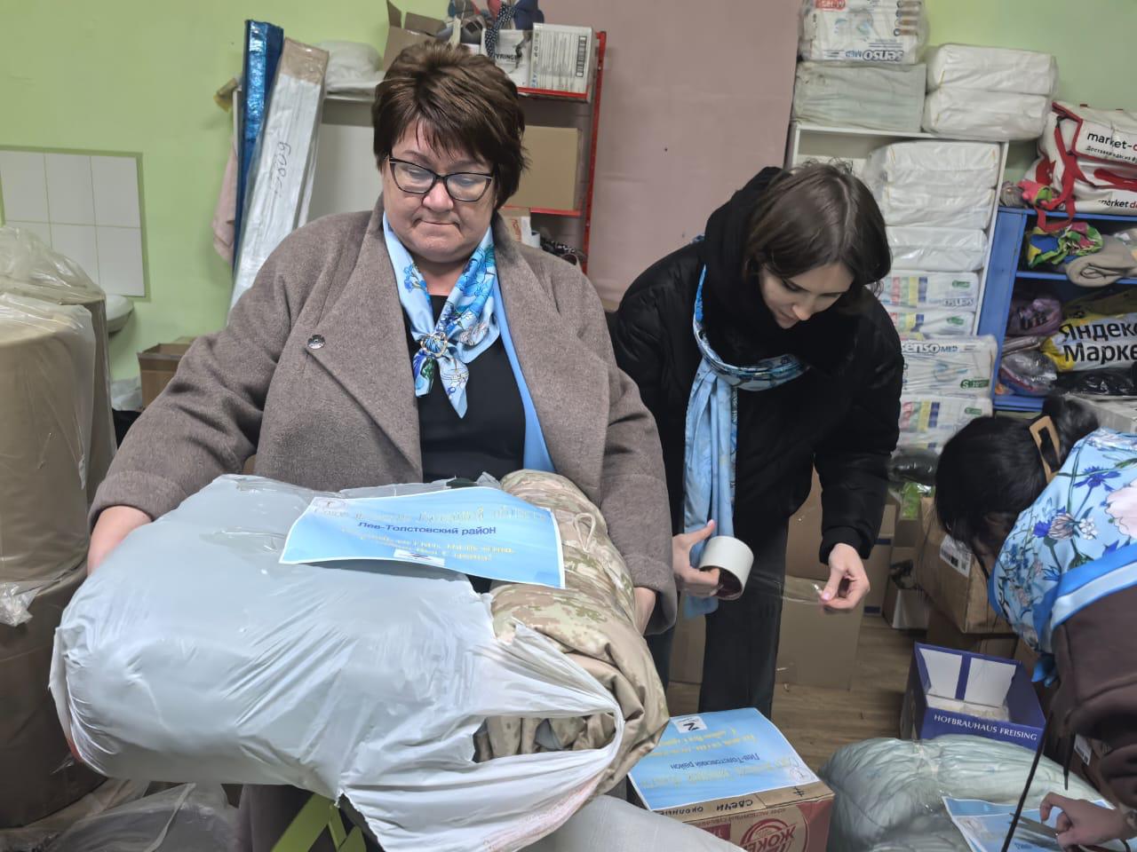 Активистки Союза женщин России Лев-Толстовского района поддержали акцию по сбору помощи участникам СВО